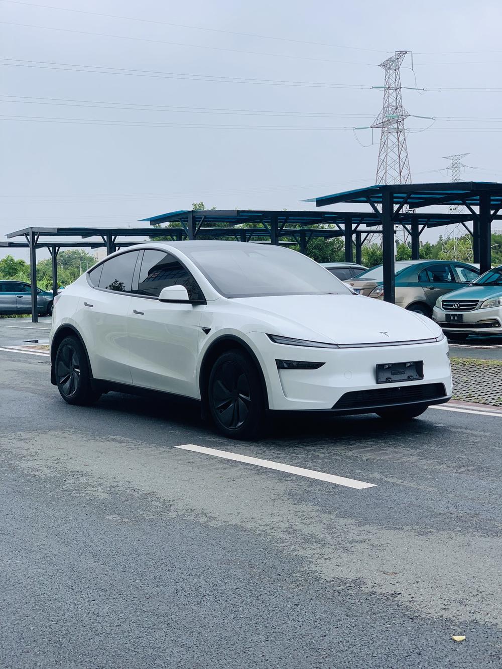 Tesla Model Y 2026 #3 Tesla Model Y 2026 car image #3