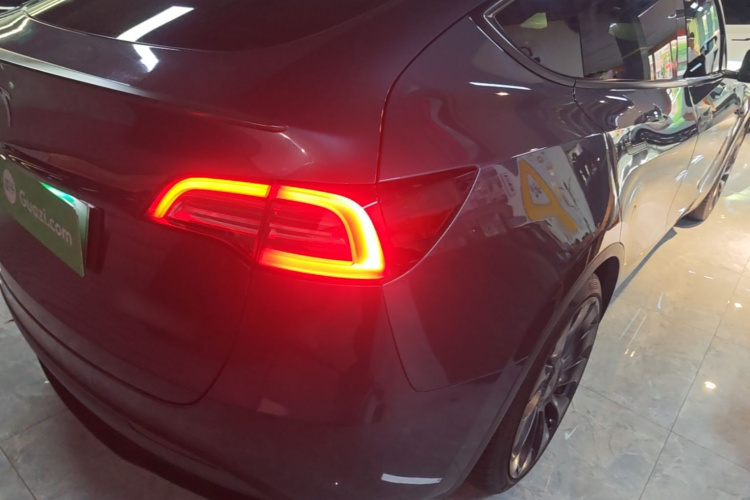 Tesla Model Y 2022 car image #8