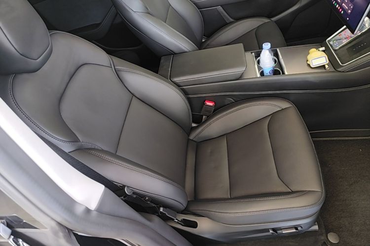 Tesla Model Y 2025 car image #24