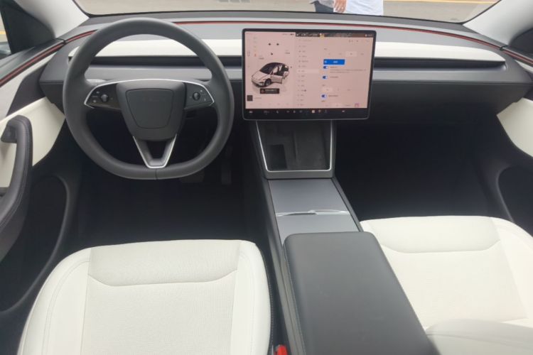Tesla Model Y 2025 #10 Tesla Model Y 2025 car image #10