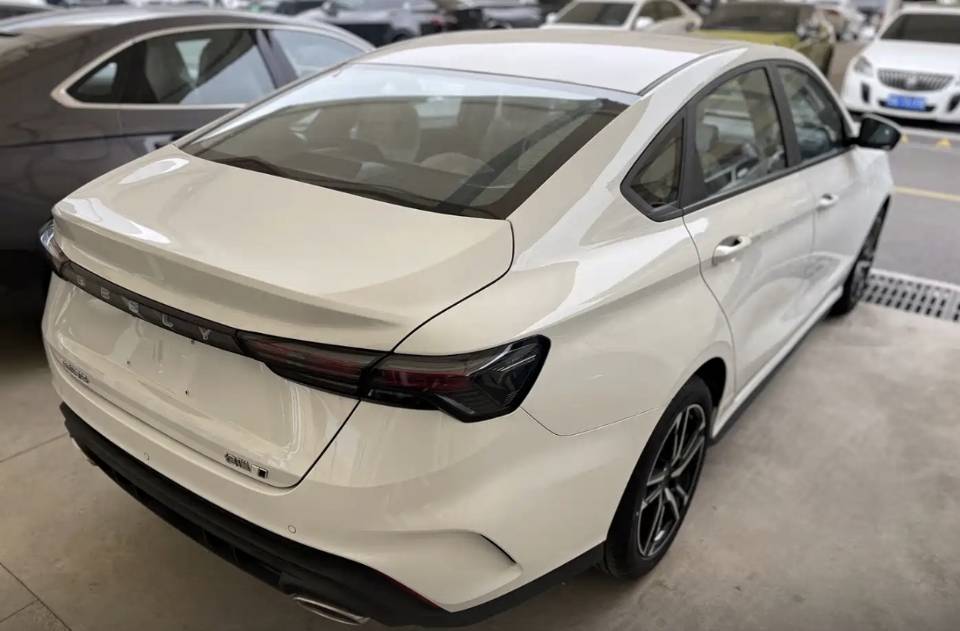 GEELY Binray 2026 car image #5