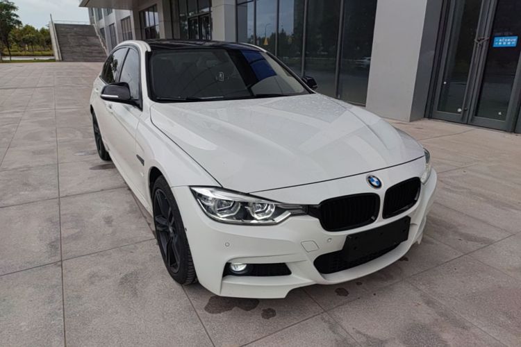 BMW 3 Series 2018 immagine di auto #6