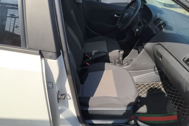 Volkswagen Polo 2017 car image #24
