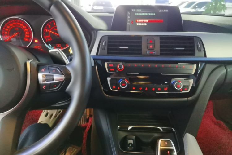 BMW 3 Series 2019 car image #17