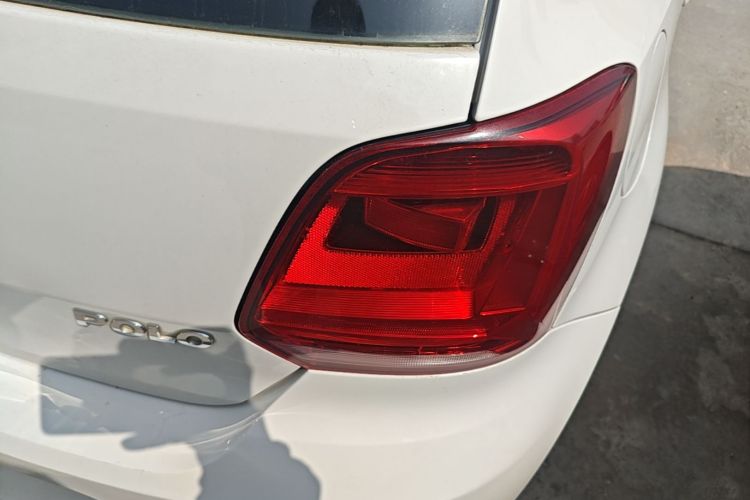 Volkswagen Polo 2016 car image #8