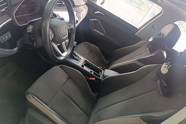 Audi Q3 2021 car image #15
