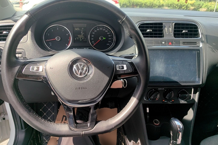 Volkswagen Polo 2017 car image #10