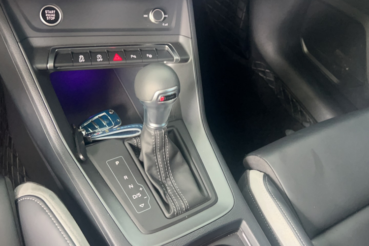 Audi Q3 2024 car image #17