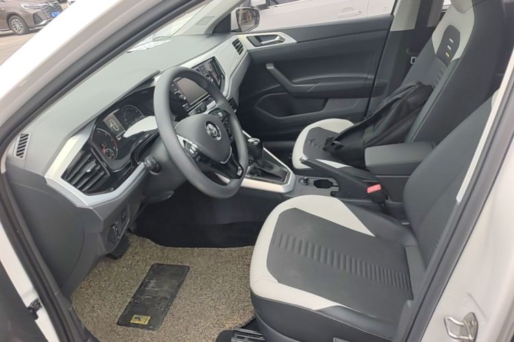 Volkswagen Polo 2019 car image #19
