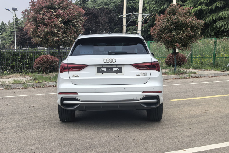 Audi Q3 2020 car image #7