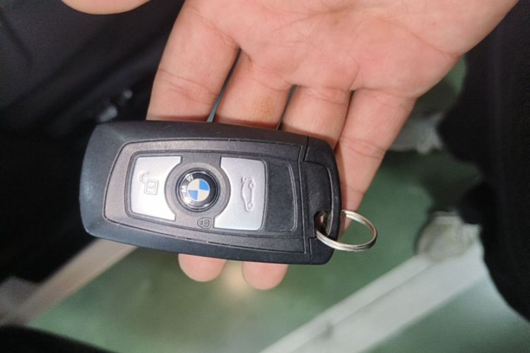 BMW 3 Series 2017 #9 BMW 3 Series 2017 car image #9