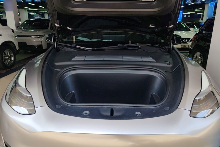 Tesla Model Y 2023 #20 Tesla Model Y 2023 car image #20