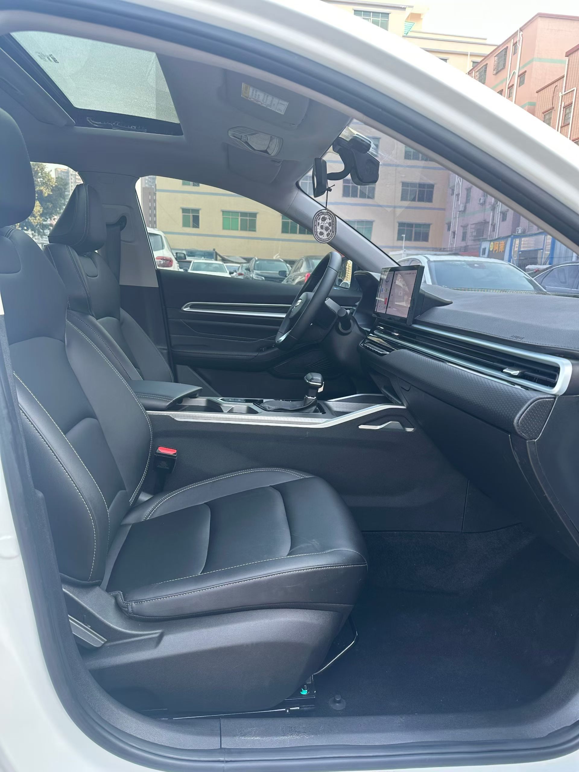 GEELY Emgrand 2025 image de voiture #5