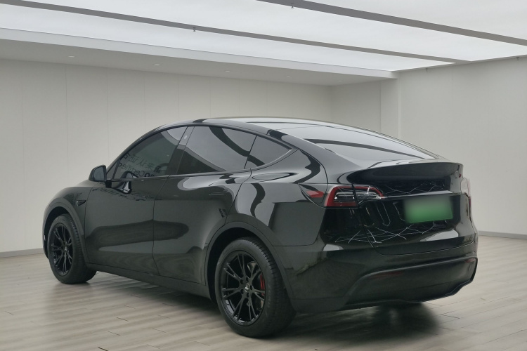 Tesla Model Y 2023 car image #5