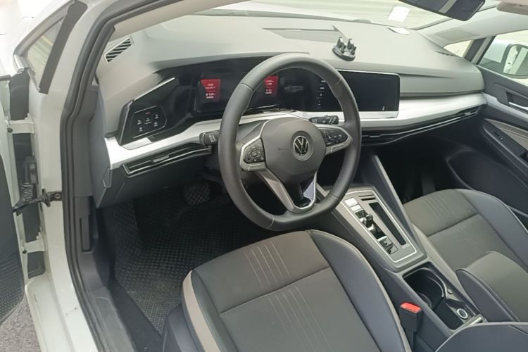 Volkswagen Golf 2024 car image #10