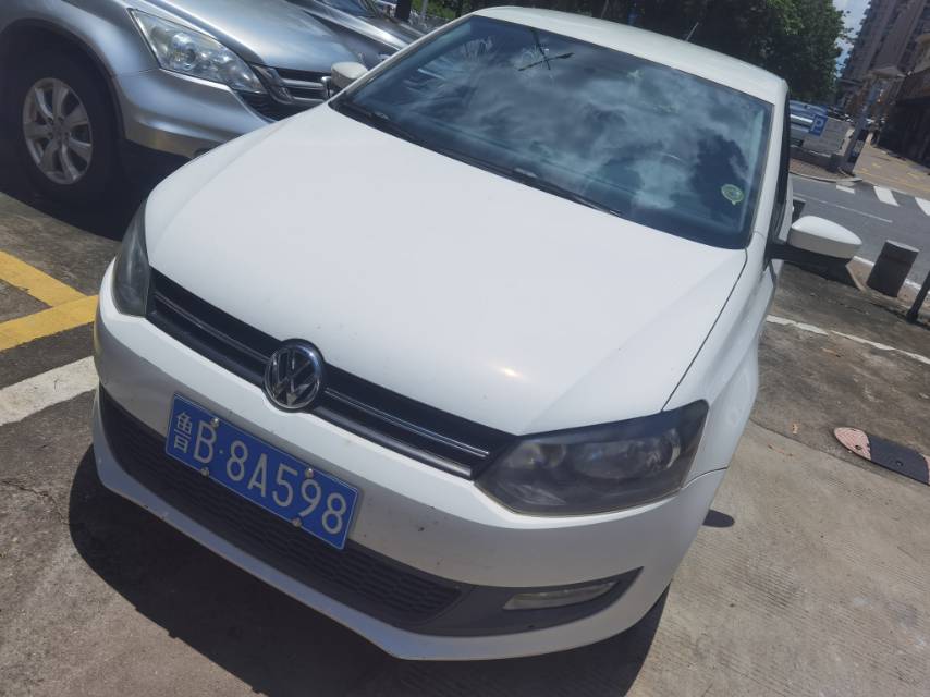 Volkswagen Polo 2012 car image #2