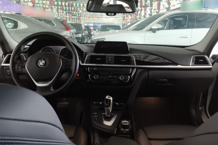 BMW 3 Series 2018 #10 BMW 3 Series 2018 immagine di auto #10