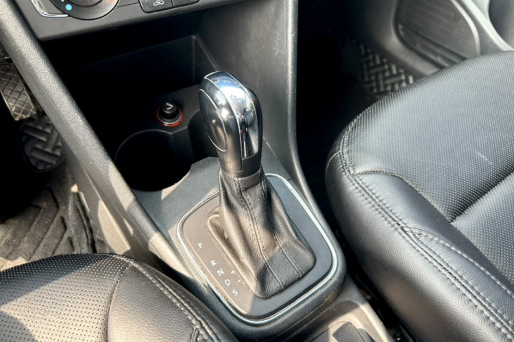 Volkswagen Polo 2015 #23 Volkswagen Polo 2015 car image #23