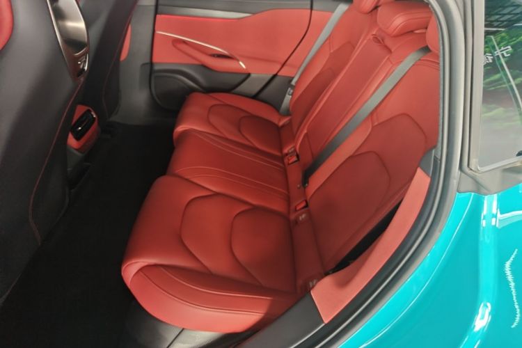 MI SU7 2025 immagine di auto #17