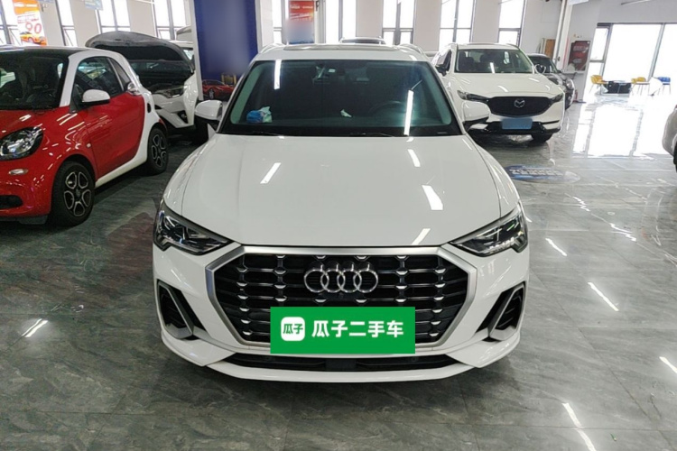 Audi Q3 2021 car image #3
