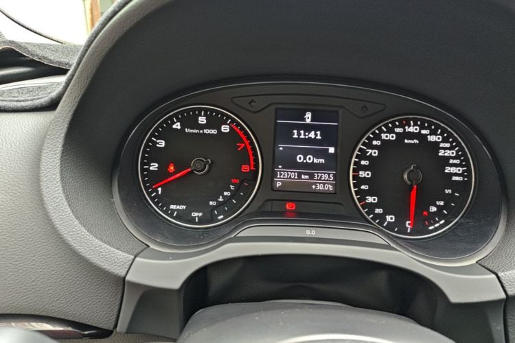 Audi A3 2018 immagine di auto #16
