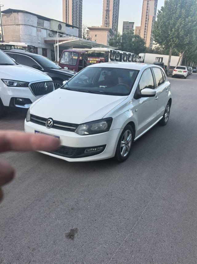Volkswagen Polo 2011 Volkswagen Polo 2011 car image