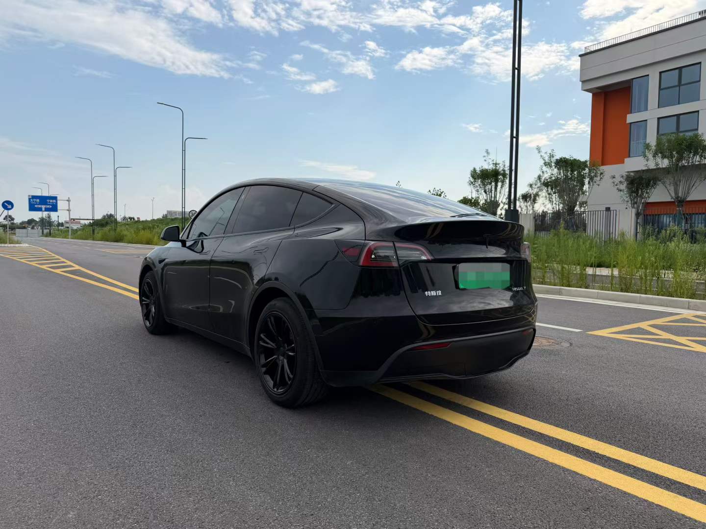 Tesla Model Y 2022 #7 Tesla Model Y 2022 car image #7