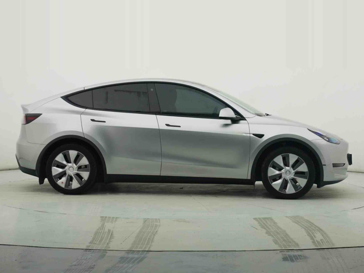 Tesla Model Y 2023 #5 Tesla Model Y 2023 car image #5