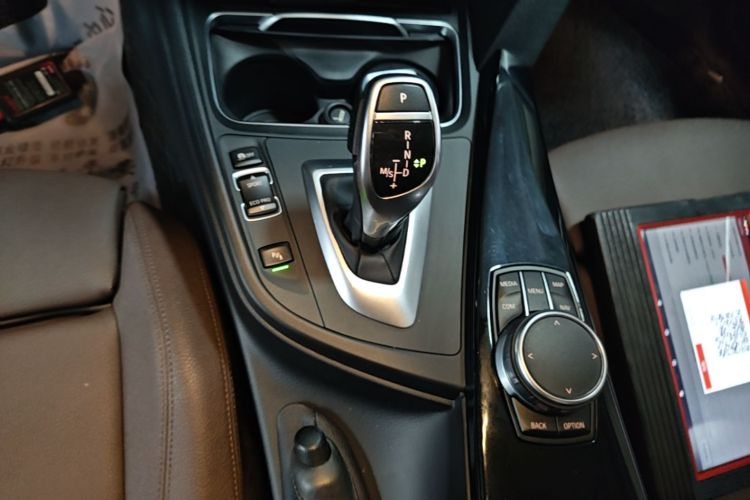 BMW 3 Series 2018 #14 BMW 3 Series 2018 car image #14