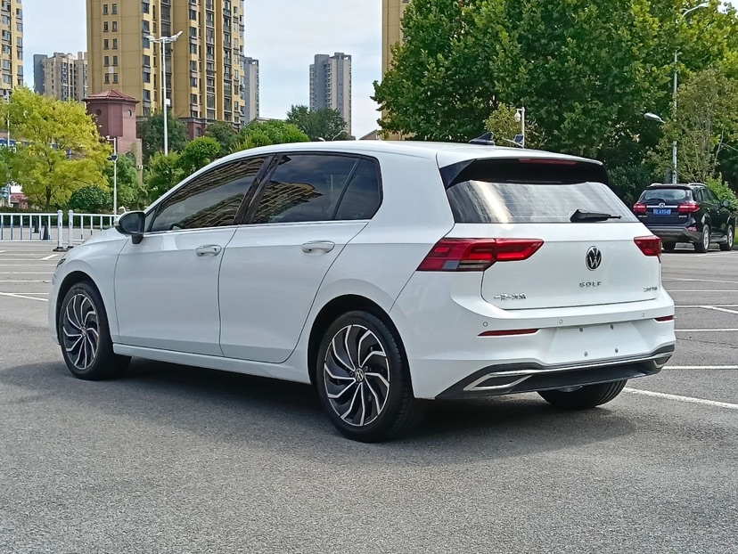 Volkswagen Golf 2021 car image #8