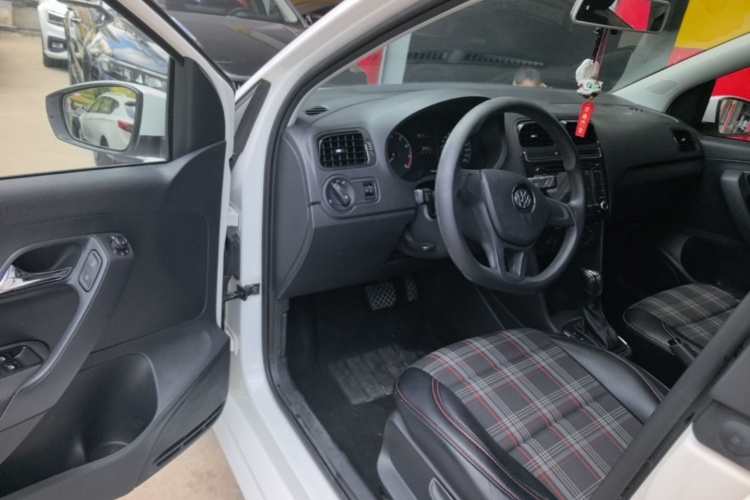 Volkswagen Polo 2017 #16 Volkswagen Polo 2017 car image #16
