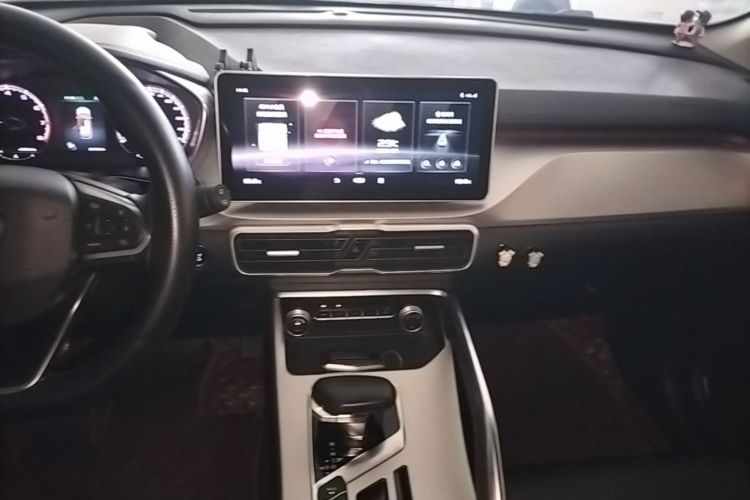 GEELY Coolray 2022 car image #13
