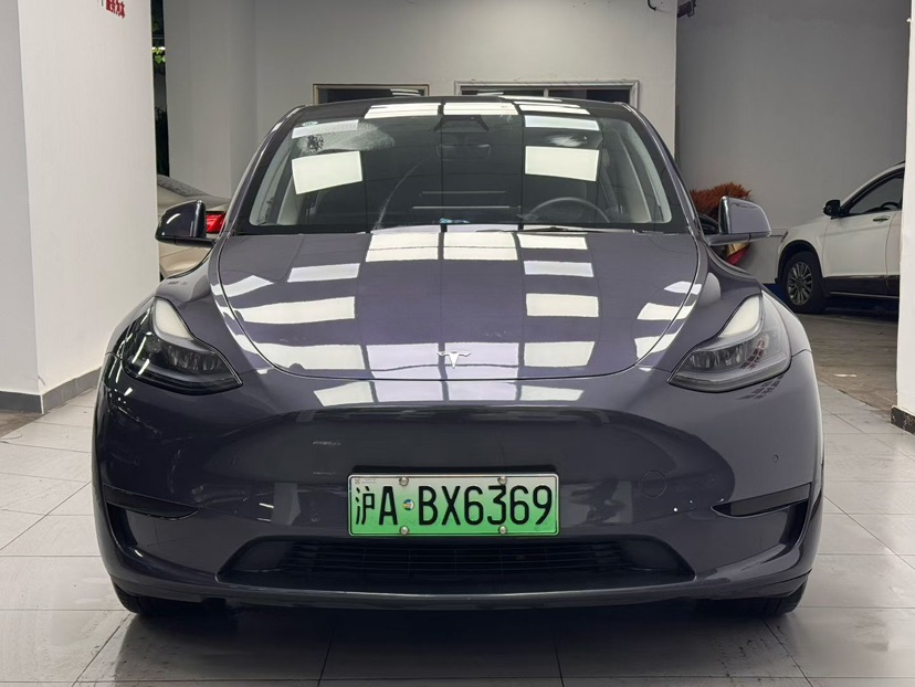 Tesla Model Y 2023 car image #2