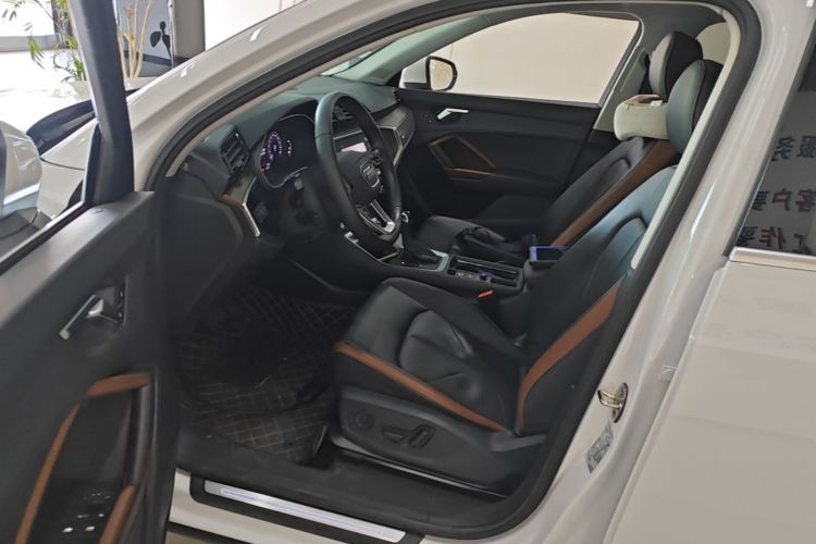 Audi Q3 2021 car image #15