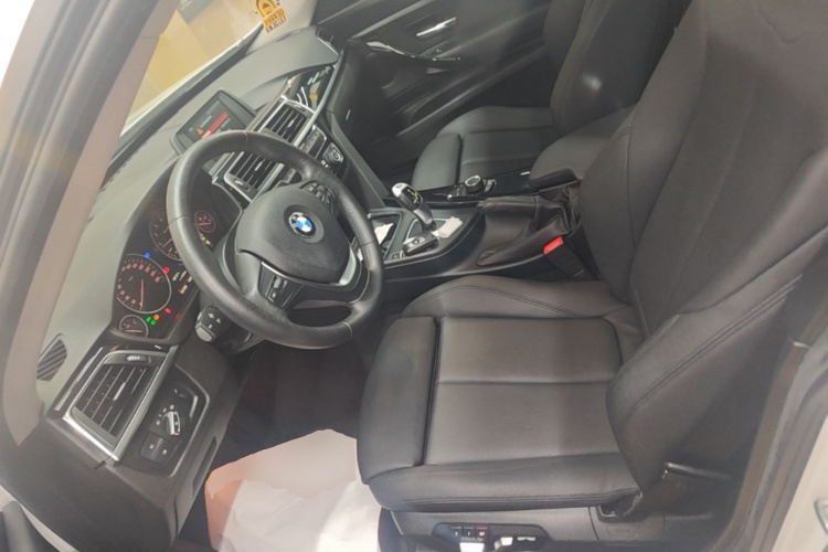 BMW 3 Series GT 2018 car image #15