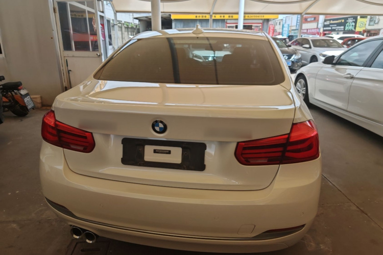 BMW 3 Series 2018 car image #6
