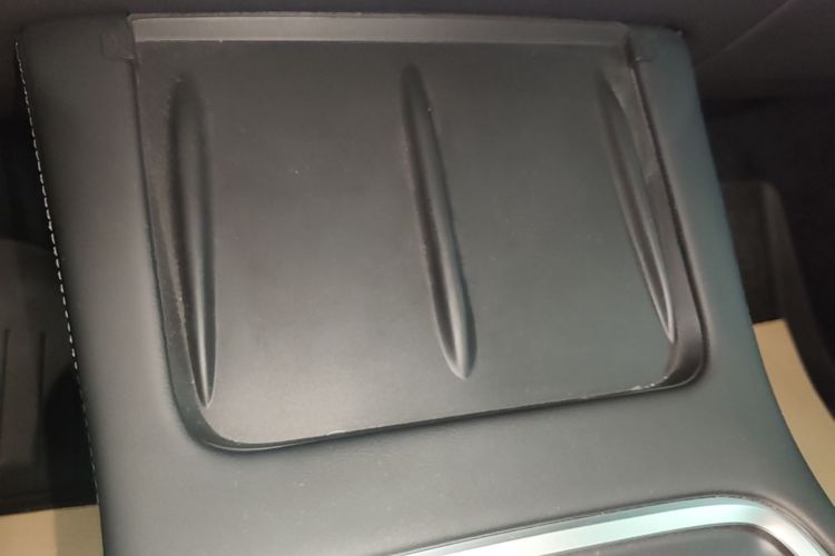 Tesla Model Y 2024 #9 Tesla Model Y 2024 car image #9
