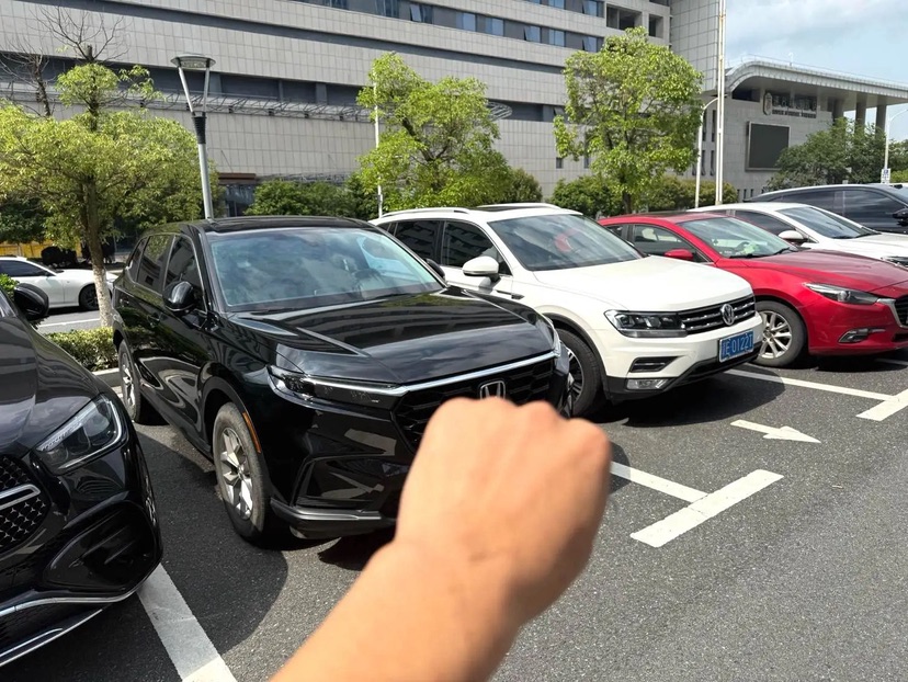 Honda CR-V 2024 car image #2