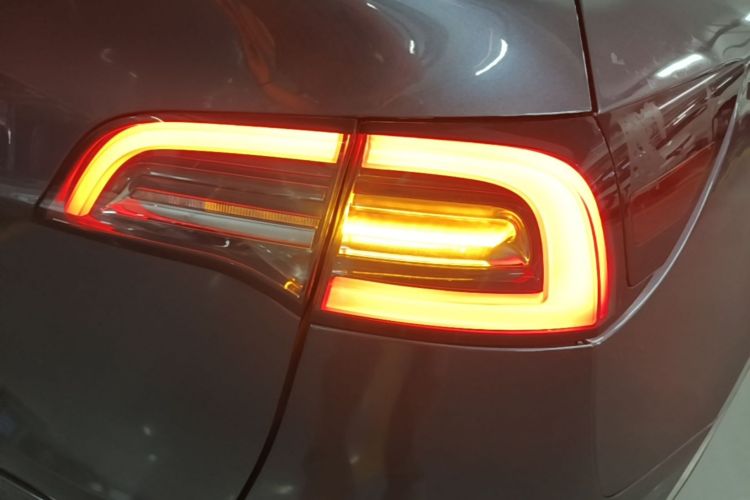 Tesla Model Y 2022 car image #8