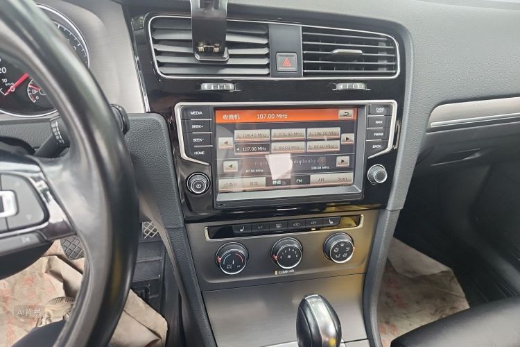 Volkswagen Golf 2016 car image #15