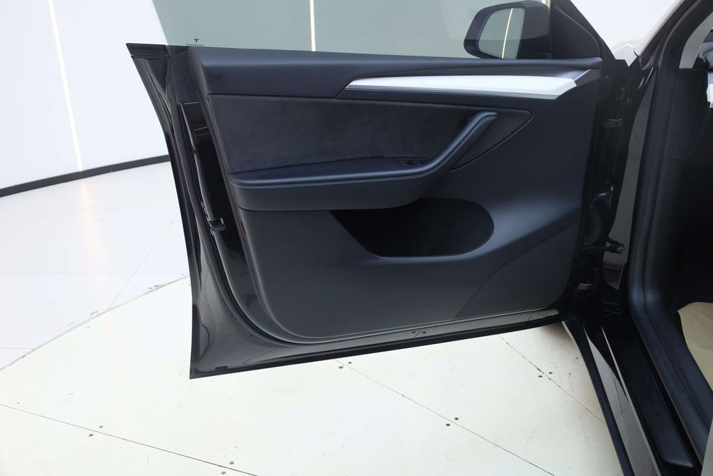 Tesla Model Y 2023 #13 Tesla Model Y 2023 car image #13