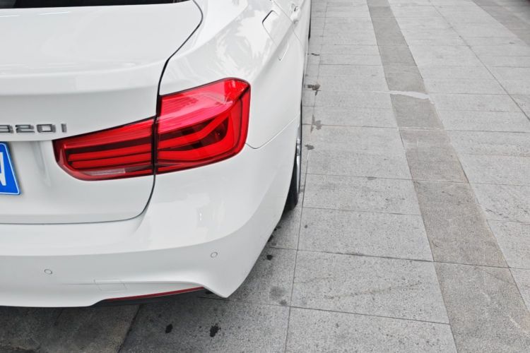 BMW 3 Series 2019 #8 BMW 3 Series 2019 car image #8