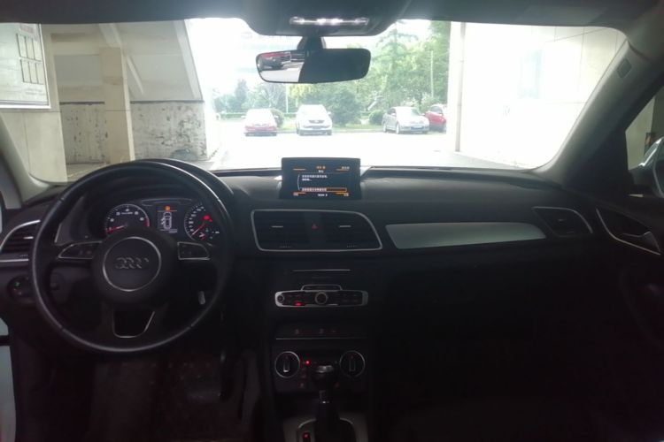 Audi Q3 2017 car image #10