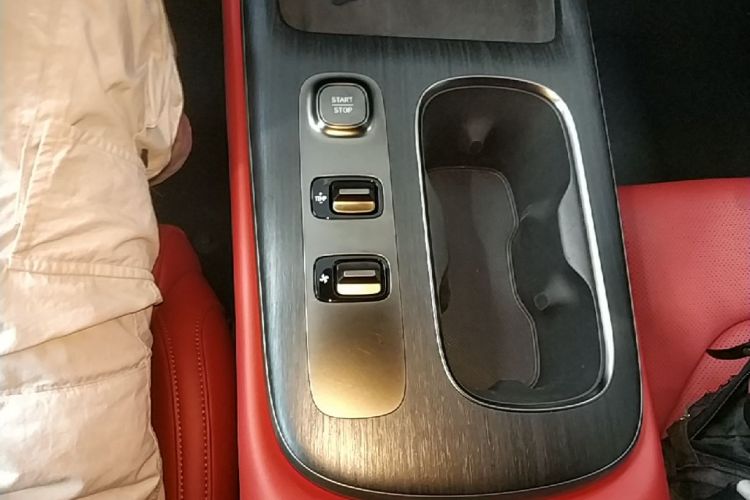 MI SU7 2024 immagine di auto #14