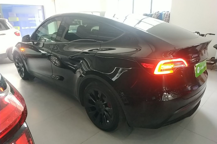 Tesla Model Y 2022 #5 Tesla Model Y 2022 car image #5