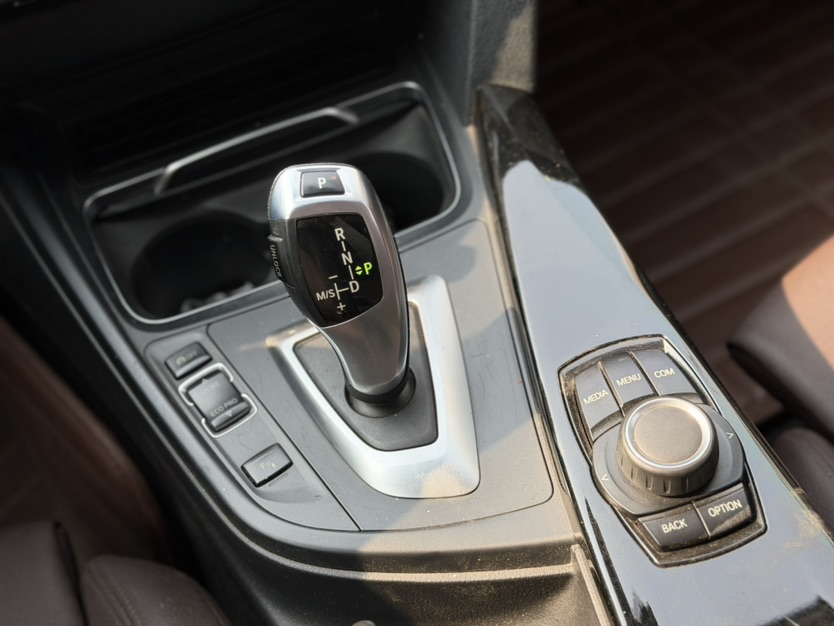 BMW 3 Series 2017 #6 BMW 3 Series 2017 car image #6