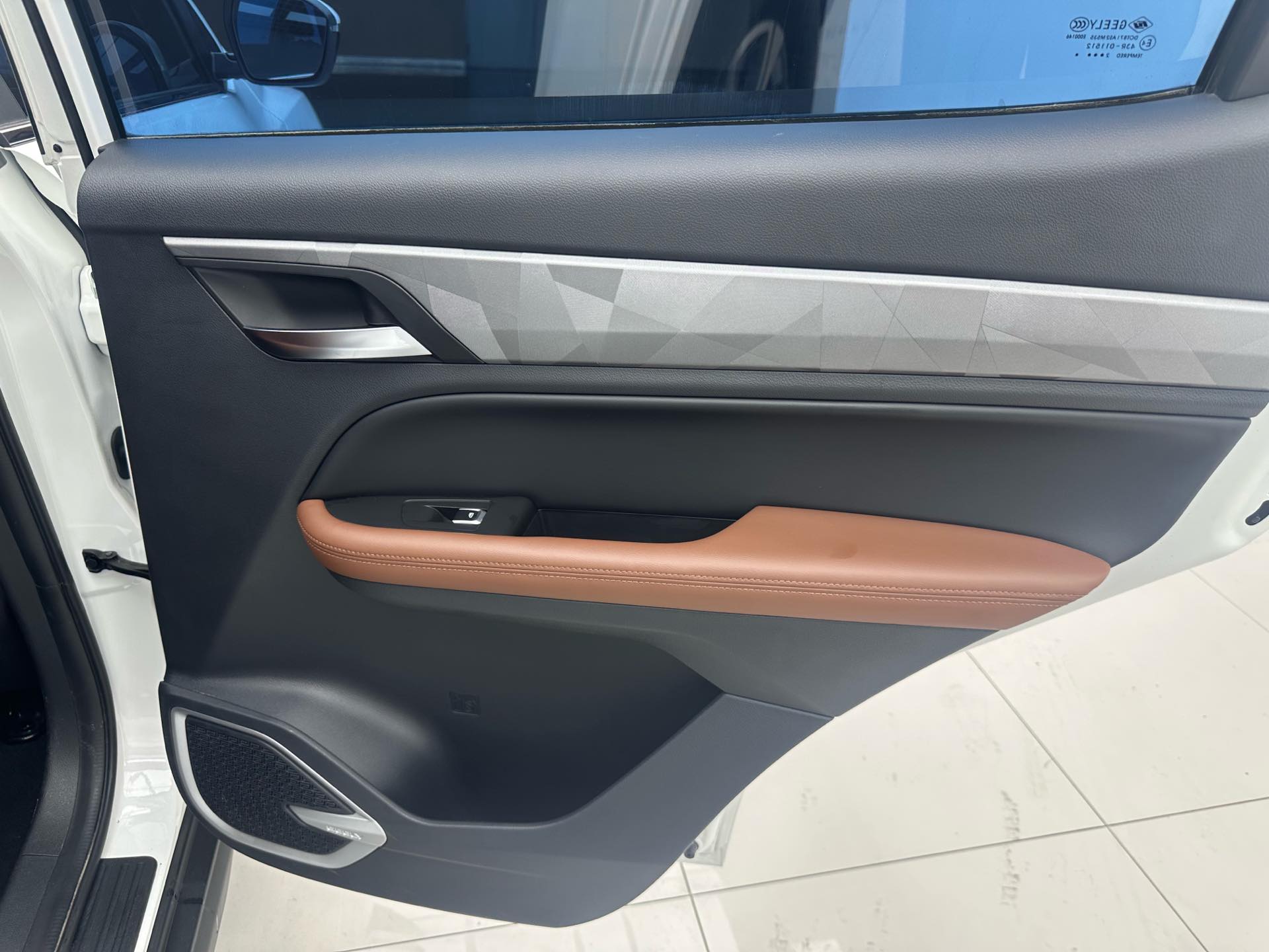 GEELY Vision X6 2023 car image #6