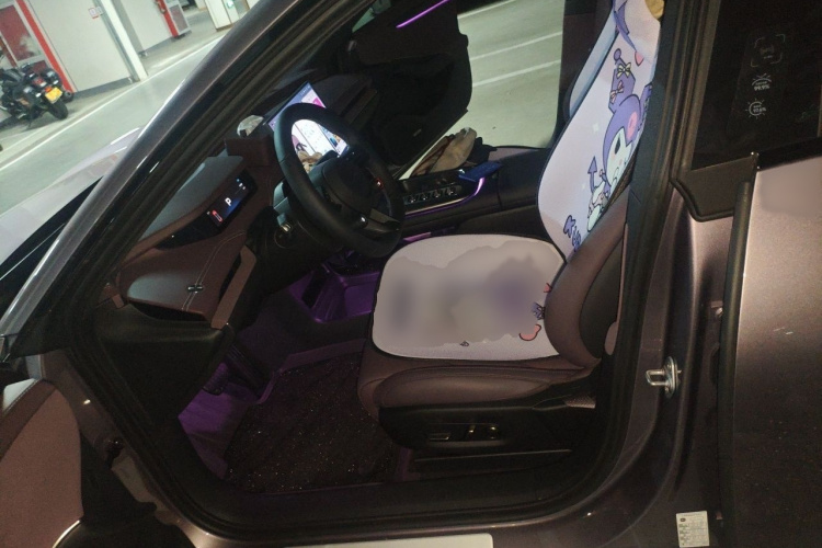 MI SU7 2025 immagine di auto #19