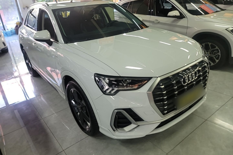 Audi Q3 2021 car image #4