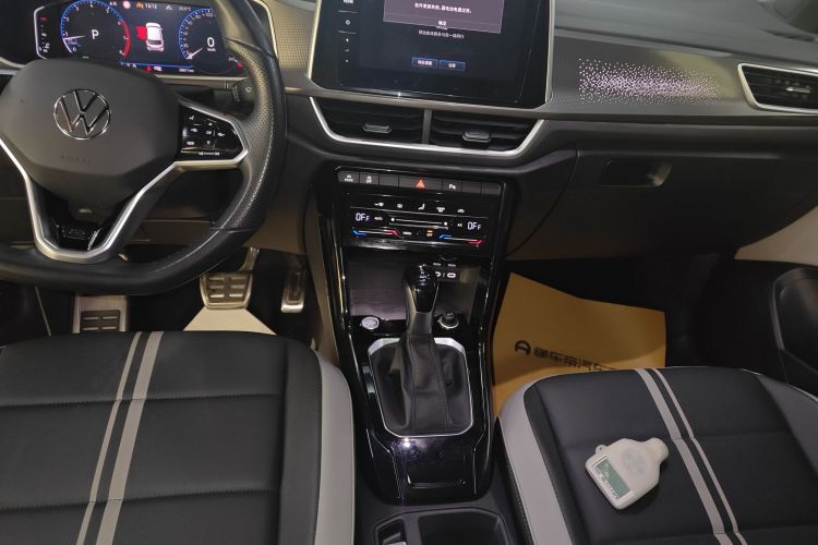 Volkswagen T-Roc 2023 car image #13